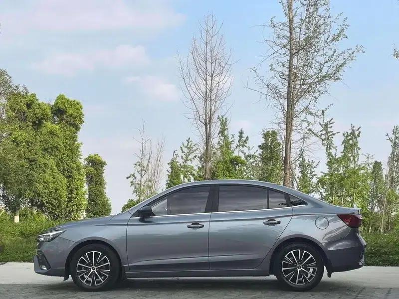Roewe i5 2021 1.5L CVT Platinum Edition — миниатюра 4