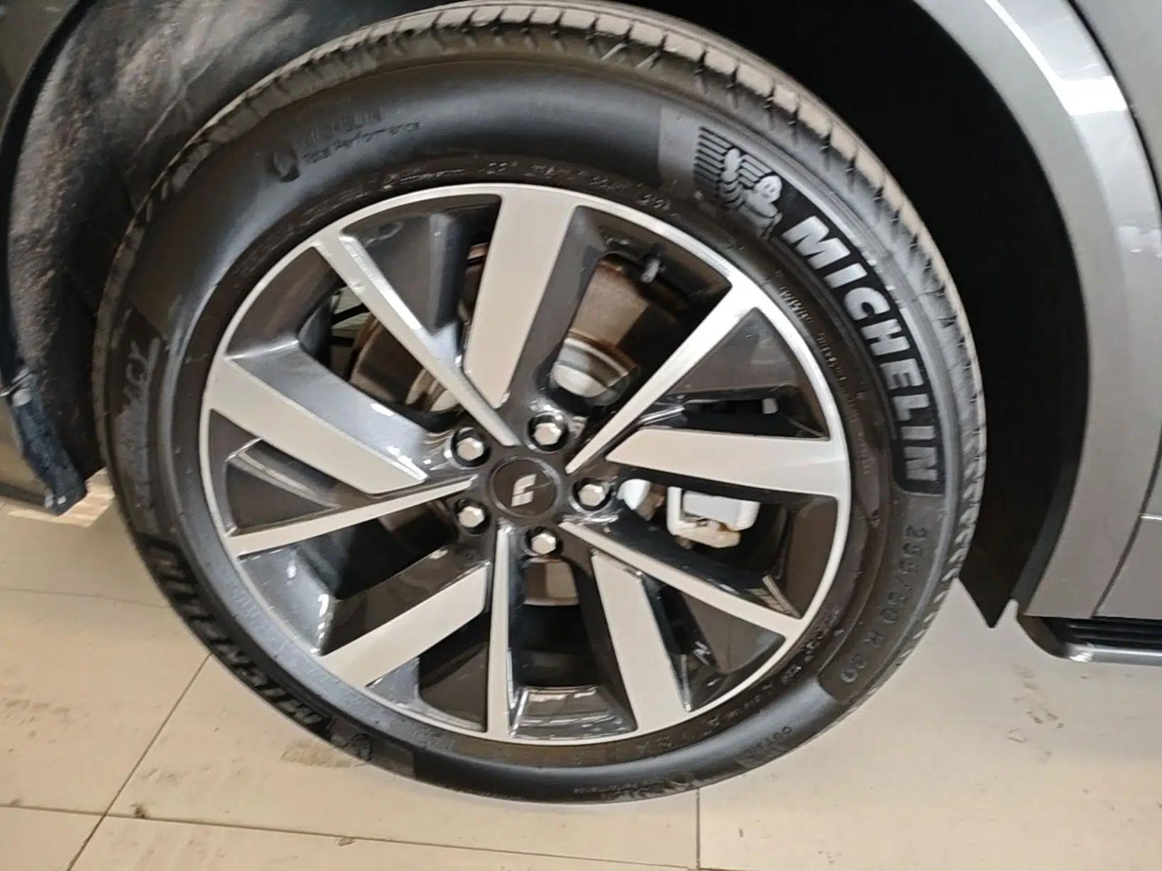 Li Auto L8 2023 Pro Model — миниатюра 11