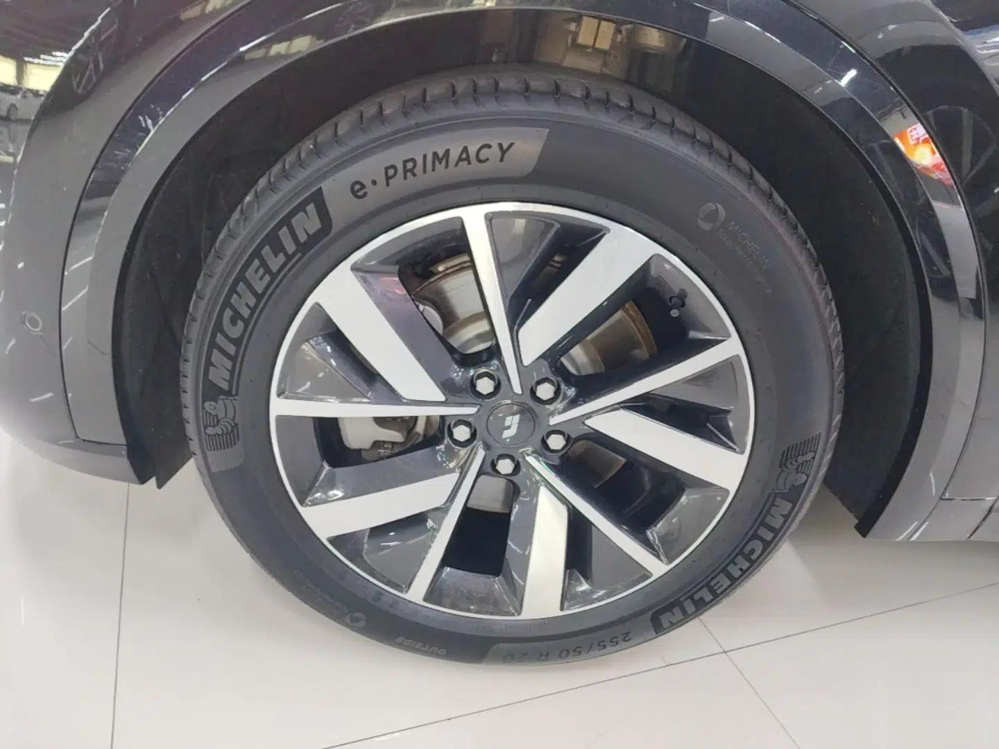 Li Auto L8 2023 Pro Model — миниатюра 10