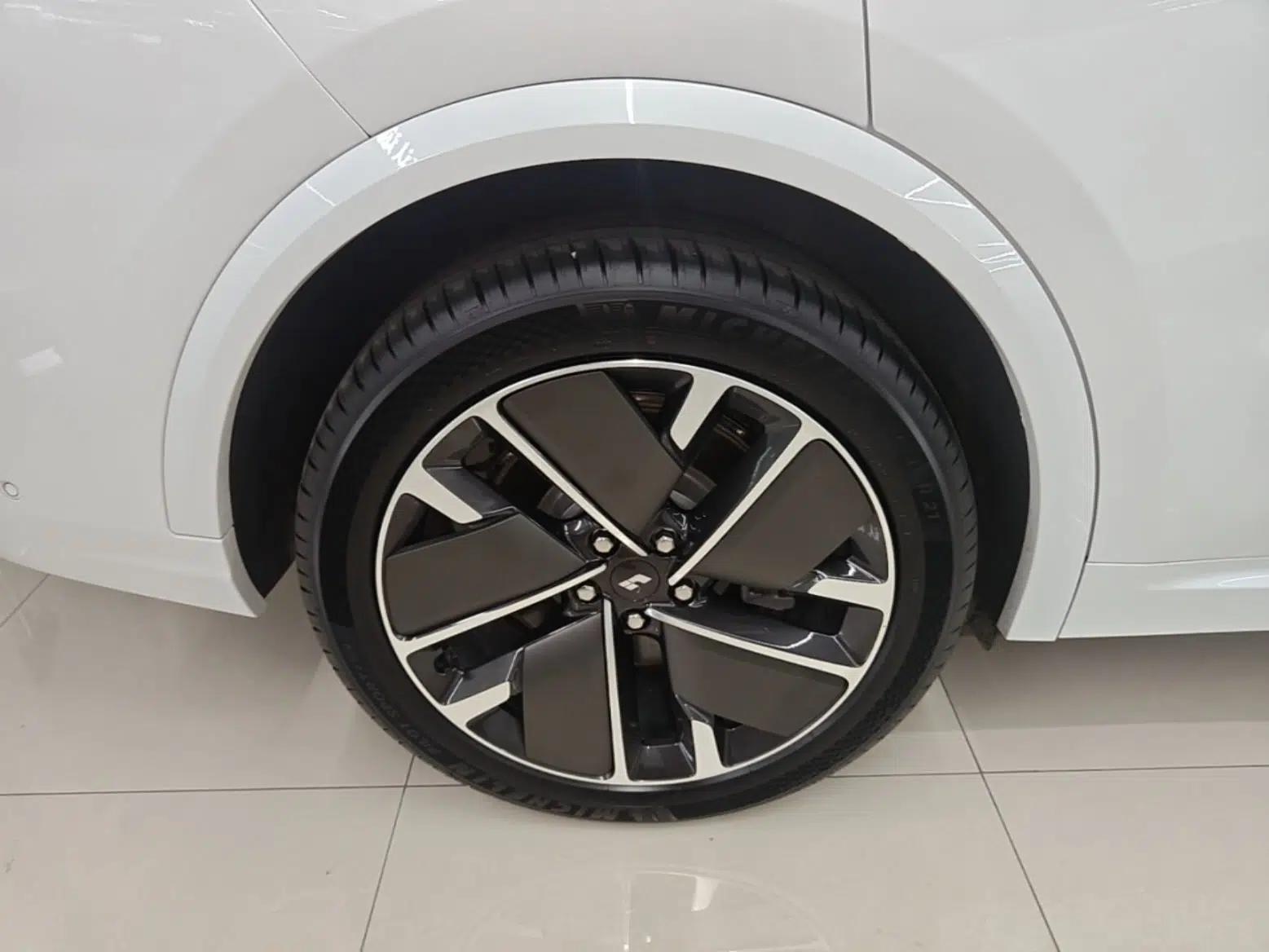 Li Auto L8 2025 Ultra Smart Refreshed Edition — миниатюра 11