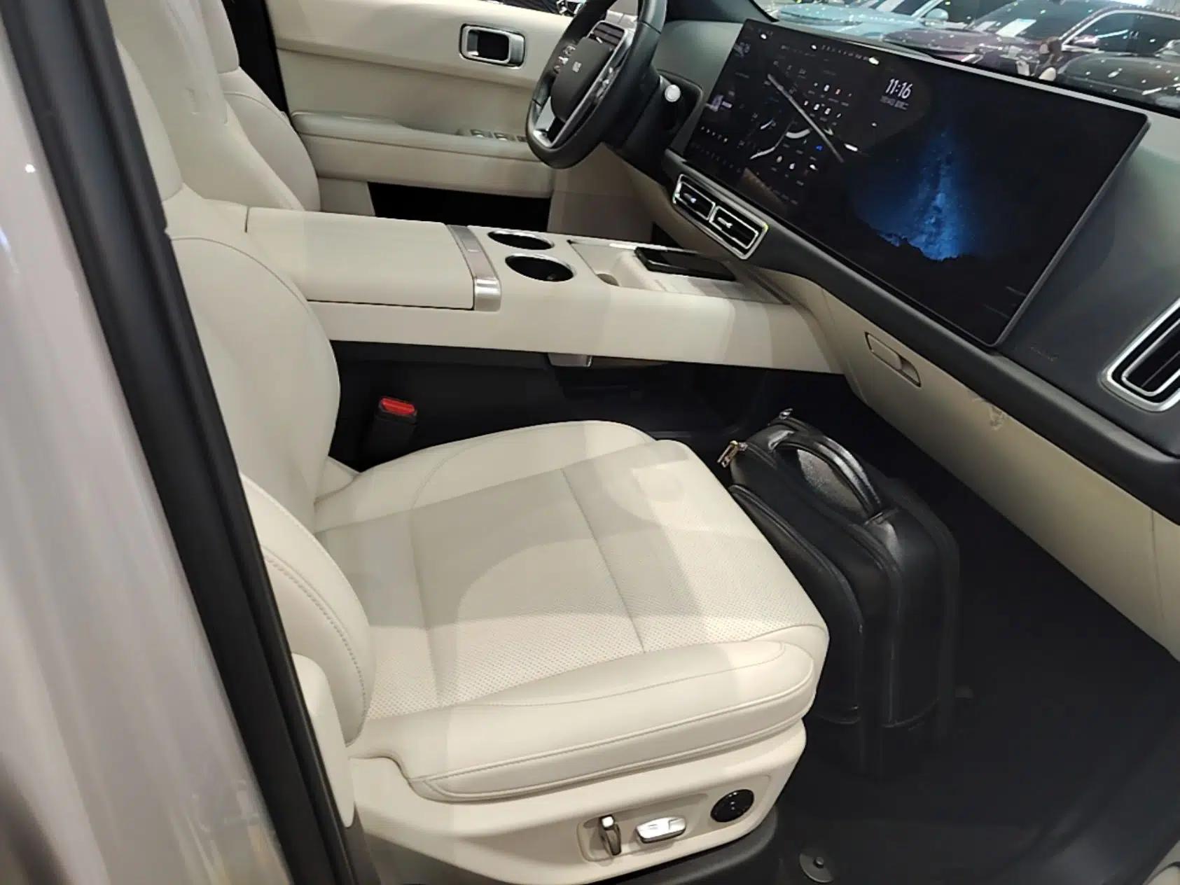 Li Auto L6 2024 Max — миниатюра 19