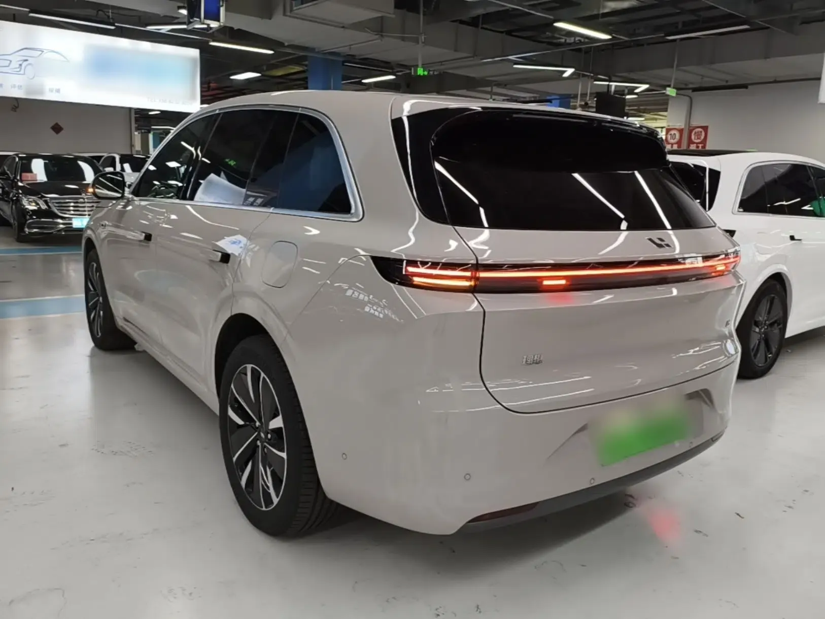 Li Auto L6 2025 Max Smart Refresh Edition — миниатюра 4