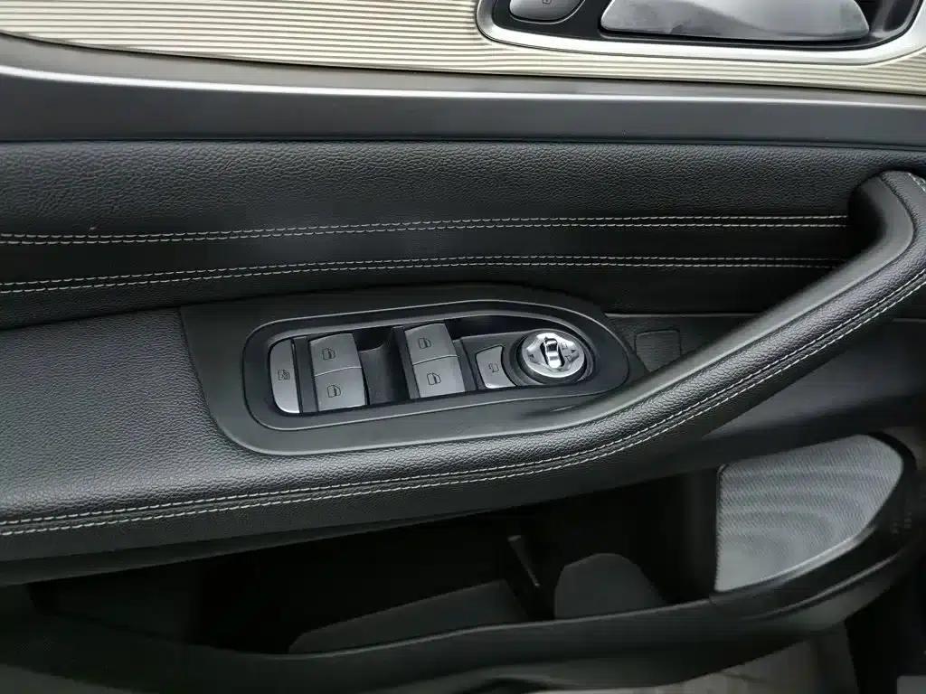 Starlight 2024 Explorer Edition 400T 2WD Starlight 7-Seater — миниатюра 9