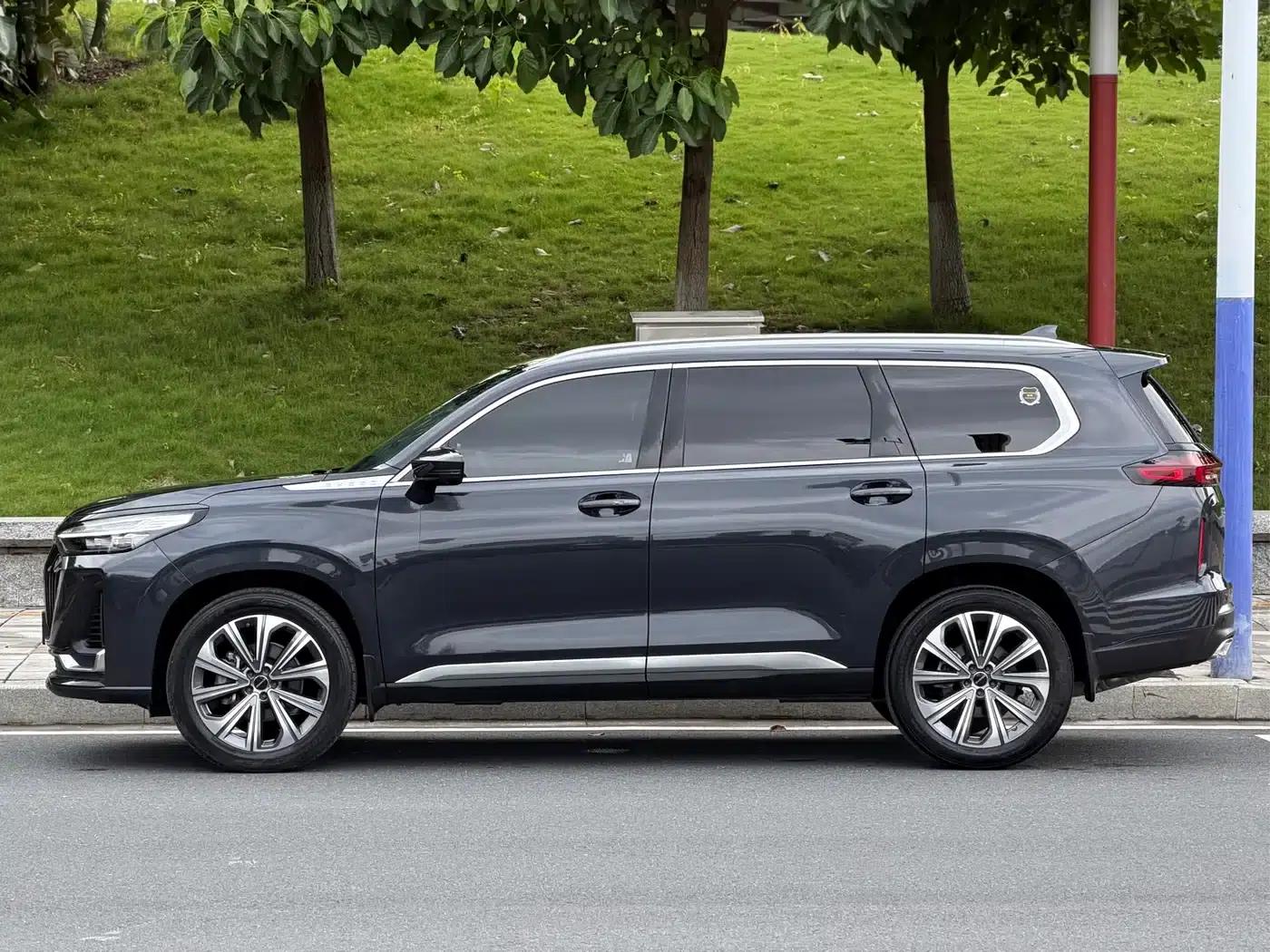 Starlight Moon 2023 400T 4WD Star Edition 7-Seater — миниатюра 7