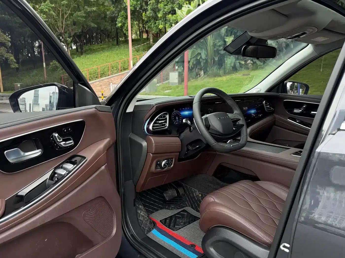 Starlight Moon 2023 400T 4WD Star Edition 7-Seater — миниатюра 9