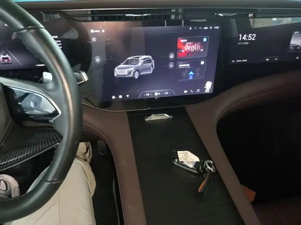 Starlight Moon 2025 400T 4WD Star Edition 7-Seater — миниатюра 13