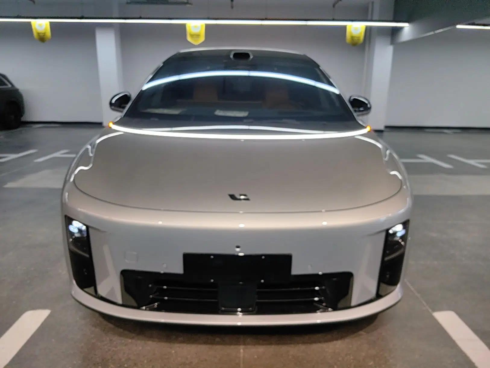 Li Auto i8 2025 Model Standard Version — миниатюра 2