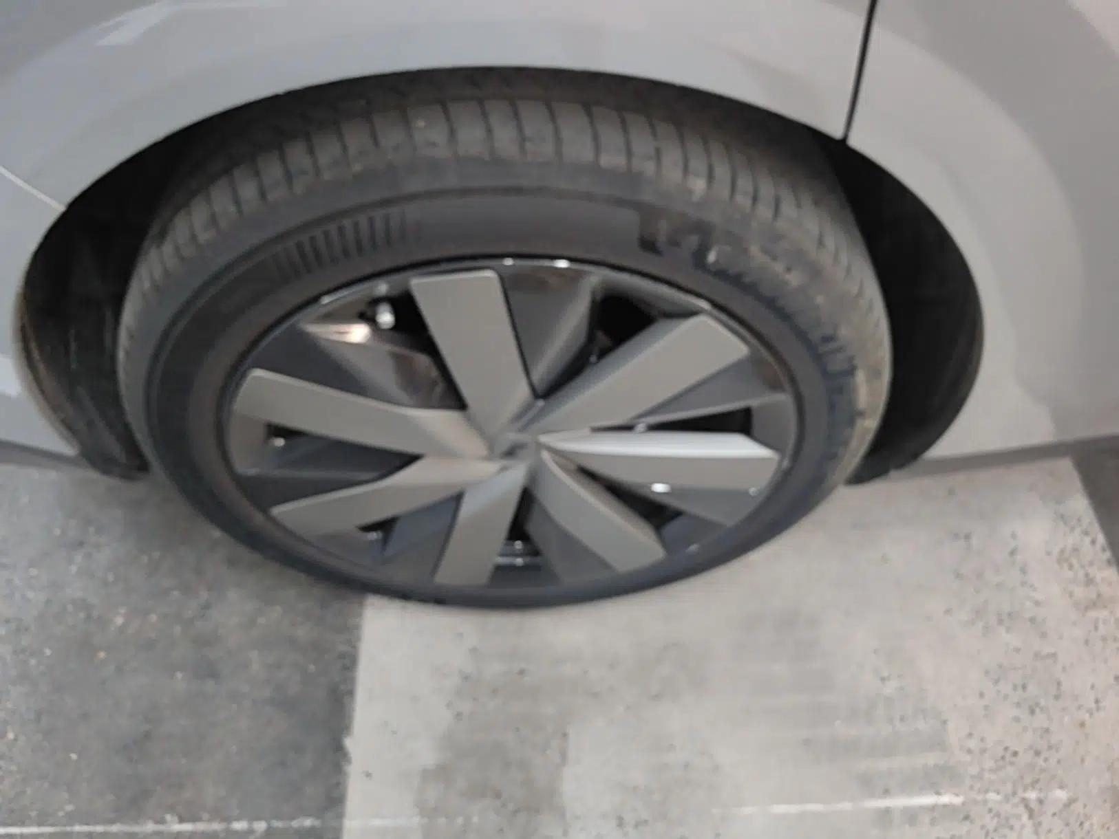 Li Auto i8 2025 Model Standard Version — миниатюра 11