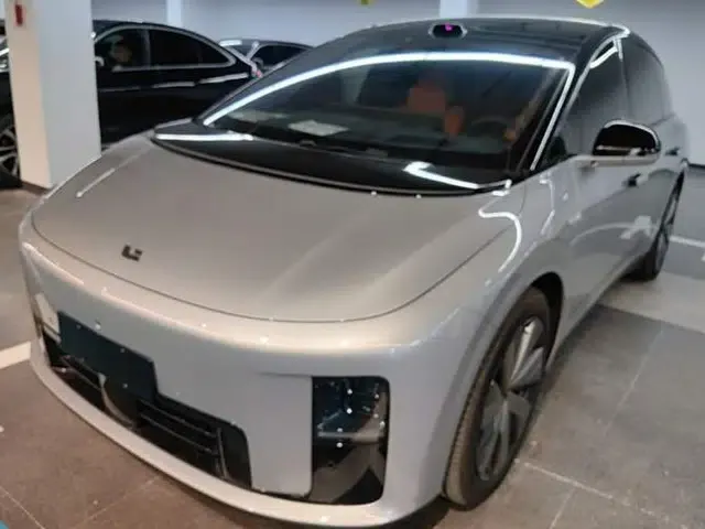 Li Auto i8 2025 Model Standard Version
