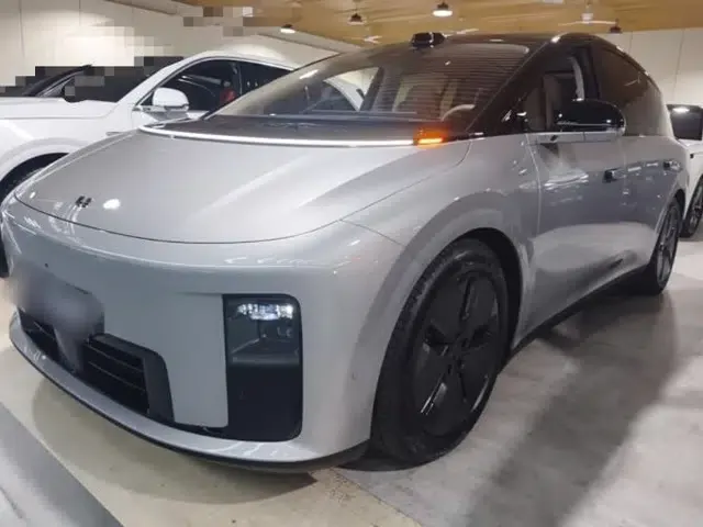 Li Auto i8 2025 Model Standard Version