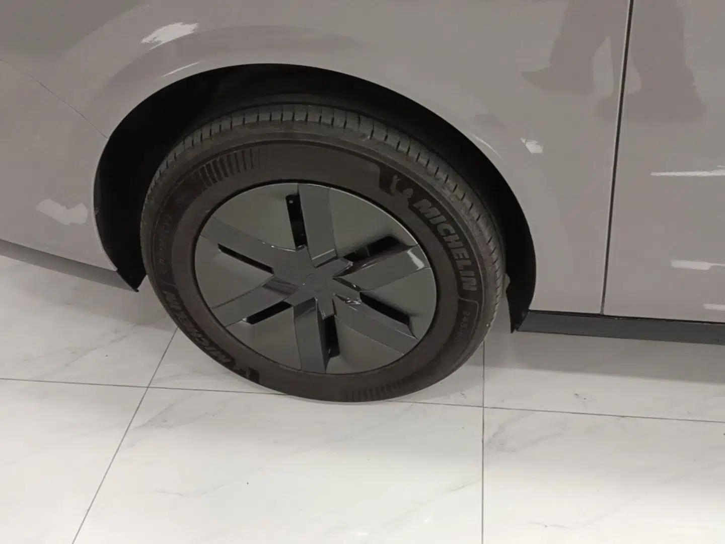 Li Auto MEGA 2024 Ultra Model — миниатюра 11