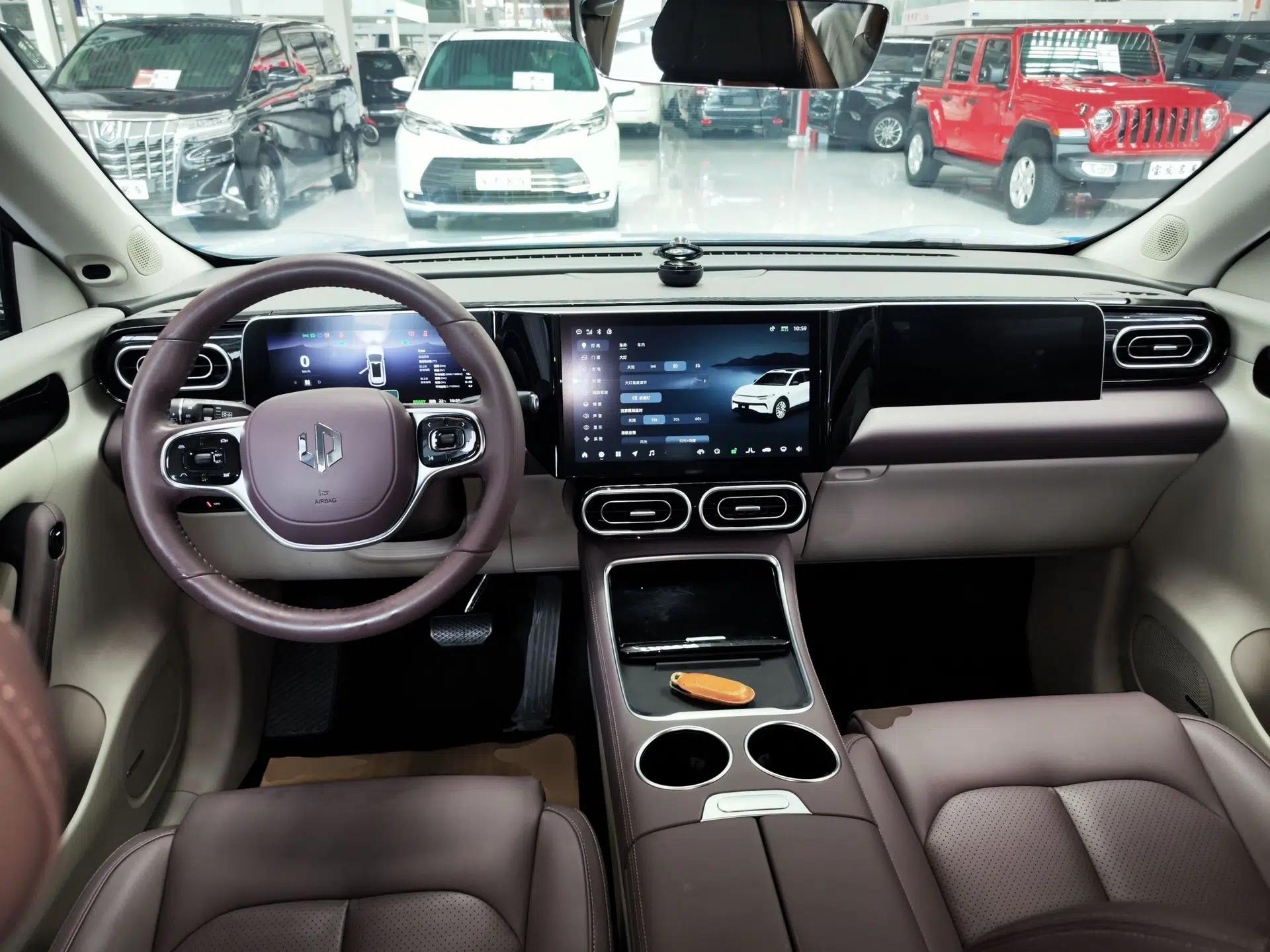 Leapmotor C11 2023 Range-Extended 300 Comfort Edition — миниатюра 12