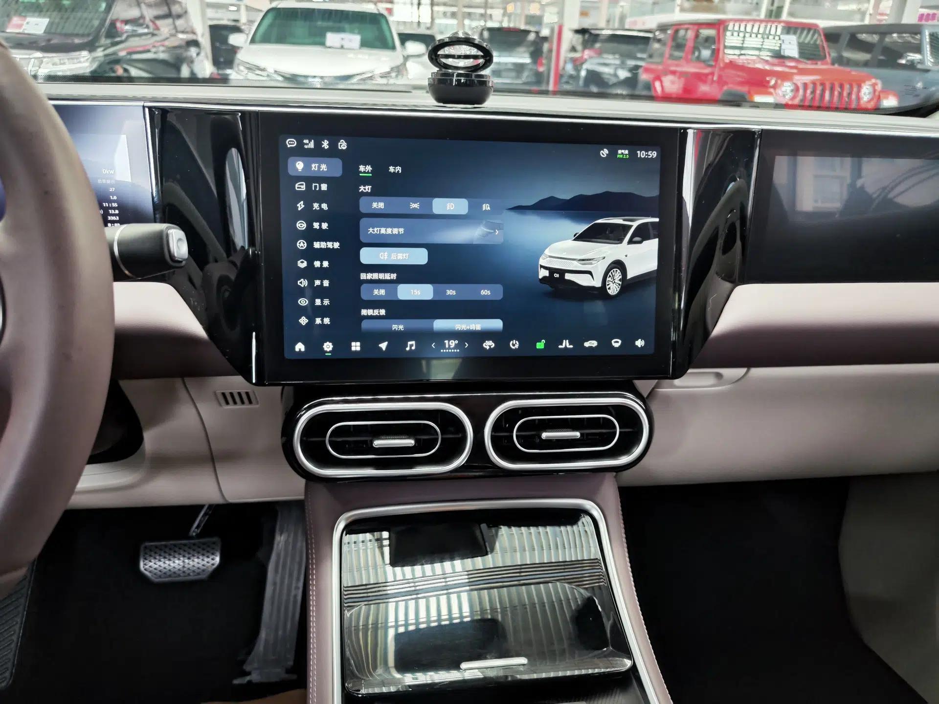 Leapmotor C11 2023 Range-Extended 300 Comfort Edition — миниатюра 15