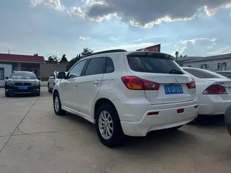 2011 ASX (Imported) 2.0L 2WD Premium Edition — миниатюра 4