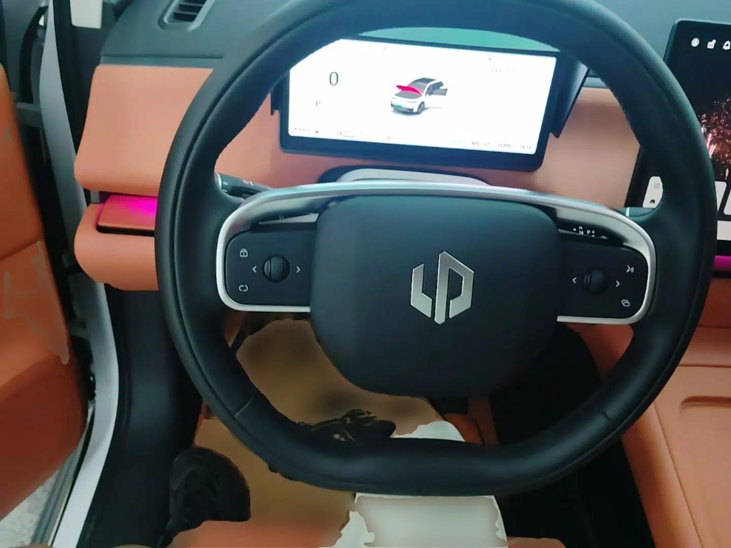 Leapmotor C16 2024 Range-Extended 200 Luxury Edition — миниатюра 13