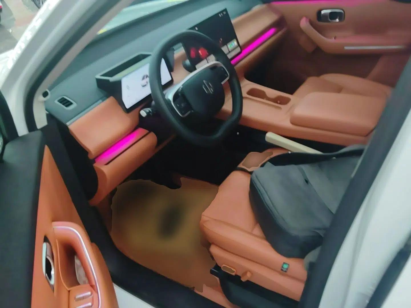 Leapmotor C16 2024 Range-Extended 200 Luxury Edition — миниатюра 17