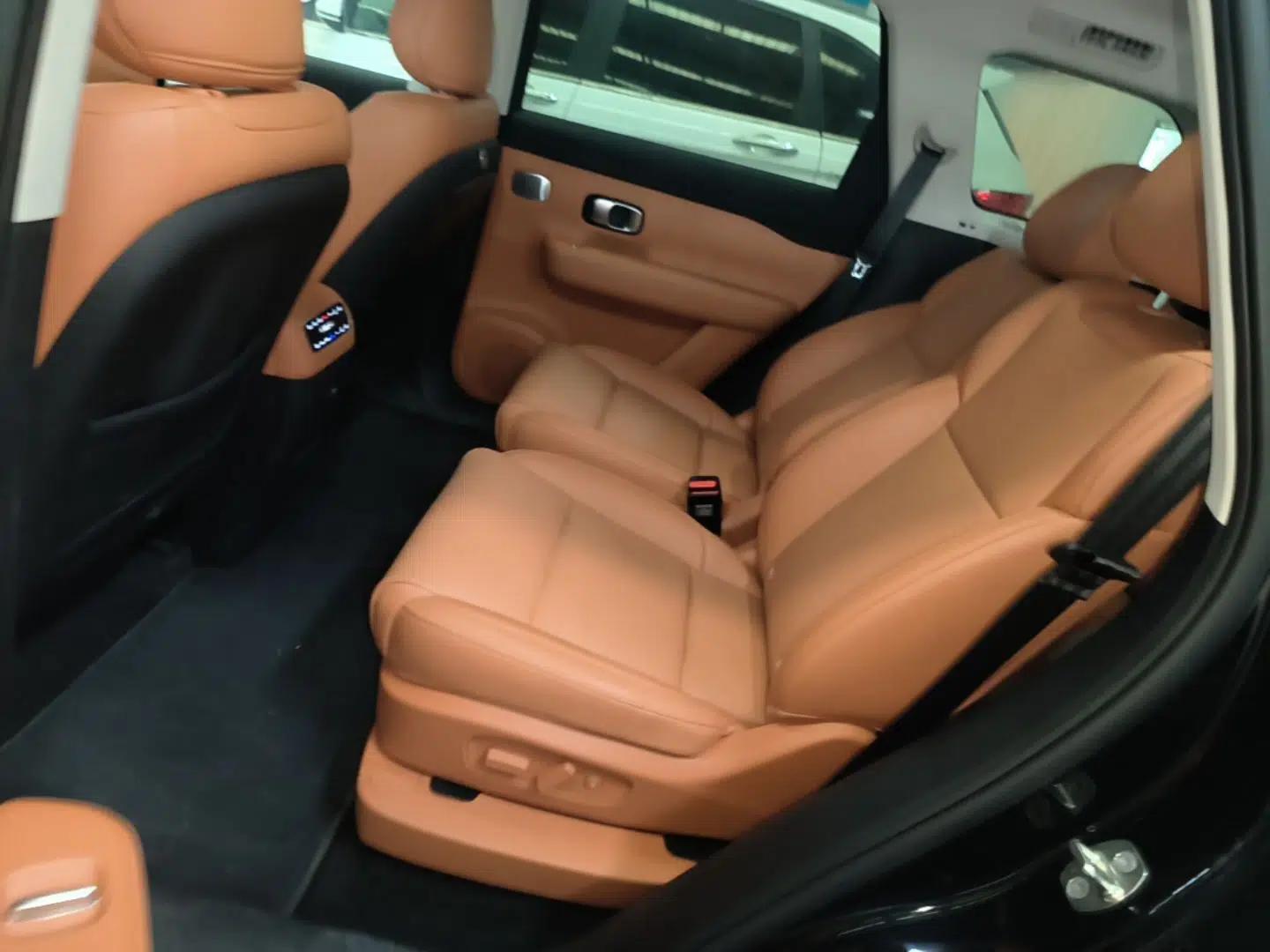 Leapmotor C16 2026 Extended-Range 280 LiDAR Zhizun Edition 6 Seats — миниатюра 25
