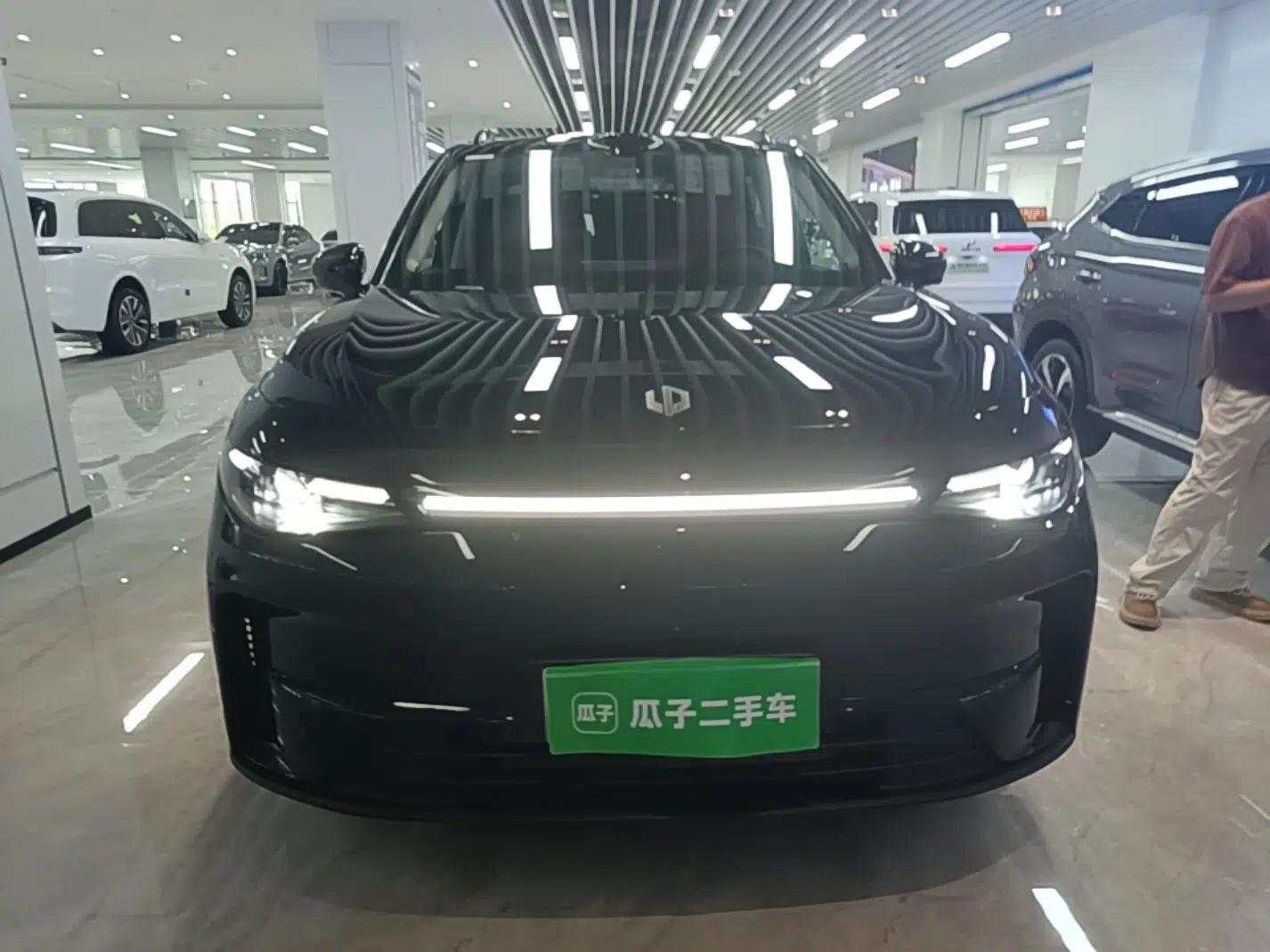 Leapmotor C16 2026 Extended-Range 280 LiDAR Zhizun Edition 6 Seats — миниатюра 2