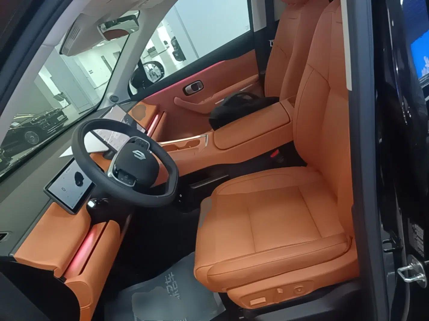 Leapmotor C16 2026 Extended-Range 280 LiDAR Zhizun Edition 6 Seats — миниатюра 17
