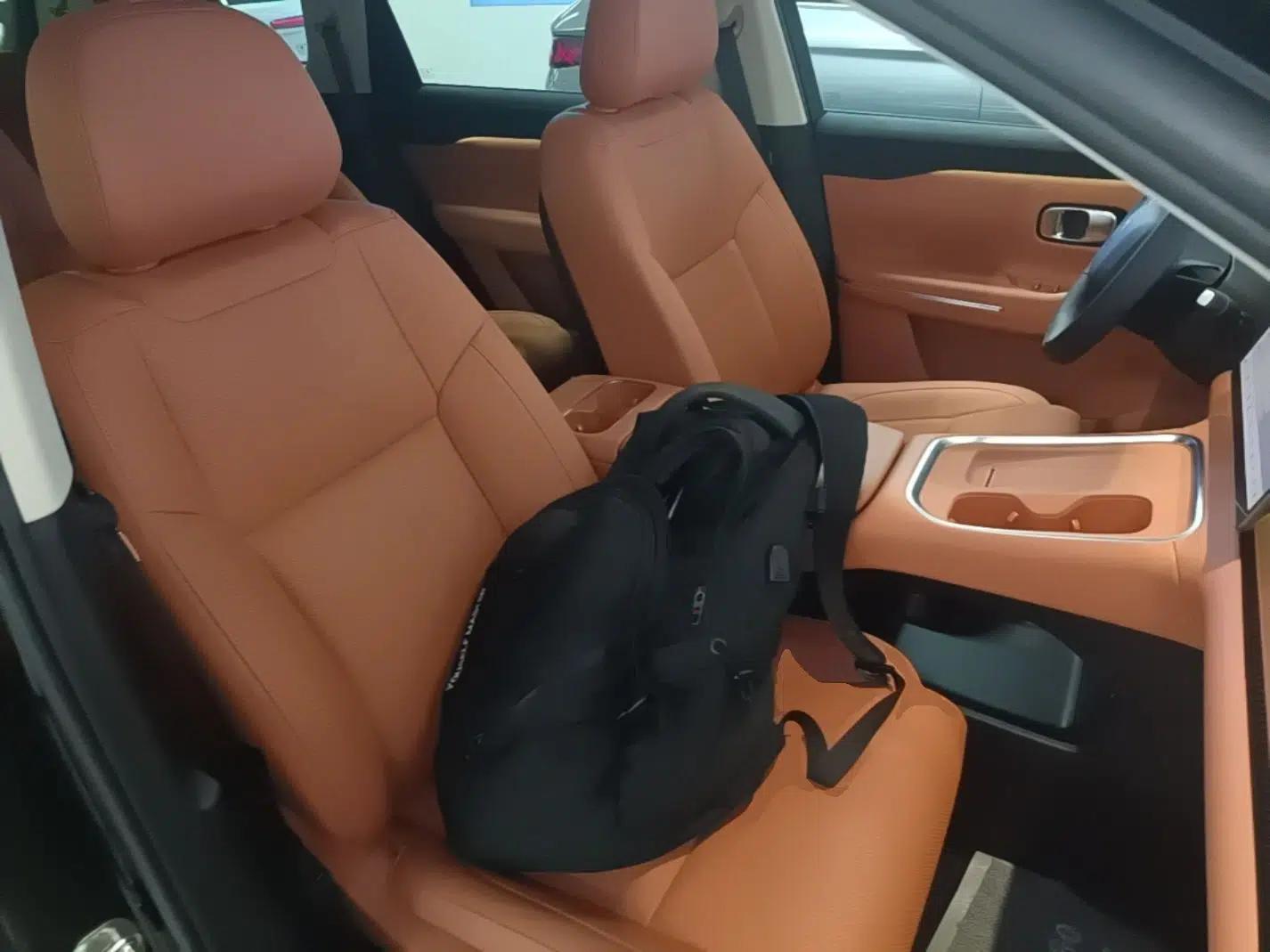 Leapmotor C16 2026 Extended-Range 280 LiDAR Zhizun Edition 6 Seats — миниатюра 19