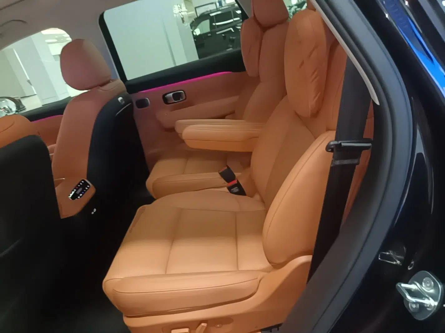 Leapmotor C16 2026 Extended-Range 280 LiDAR Zhizun Edition 6 Seats — миниатюра 20