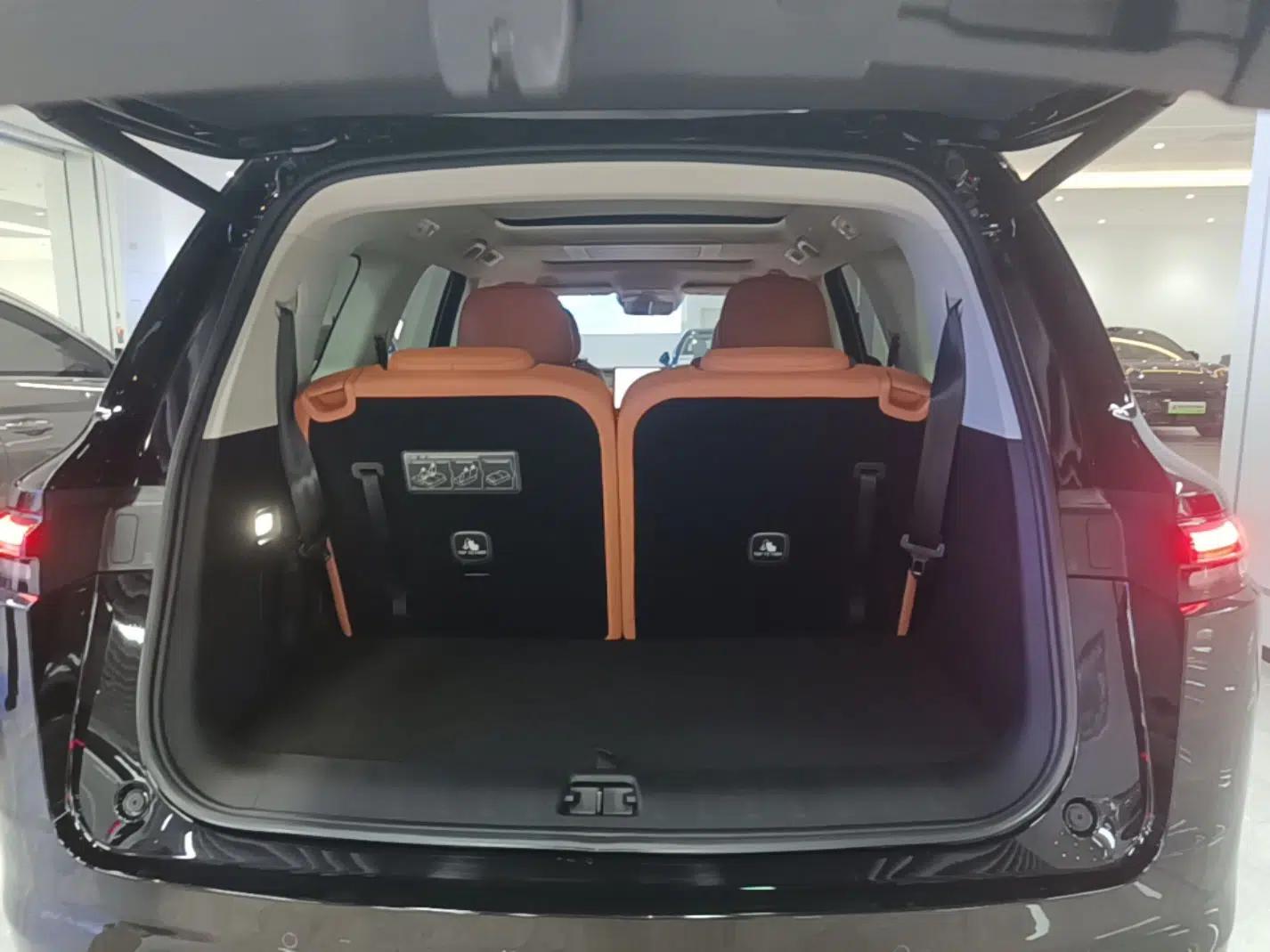 Leapmotor C16 2026 Extended-Range 280 LiDAR Zhizun Edition 6 Seats — миниатюра 22