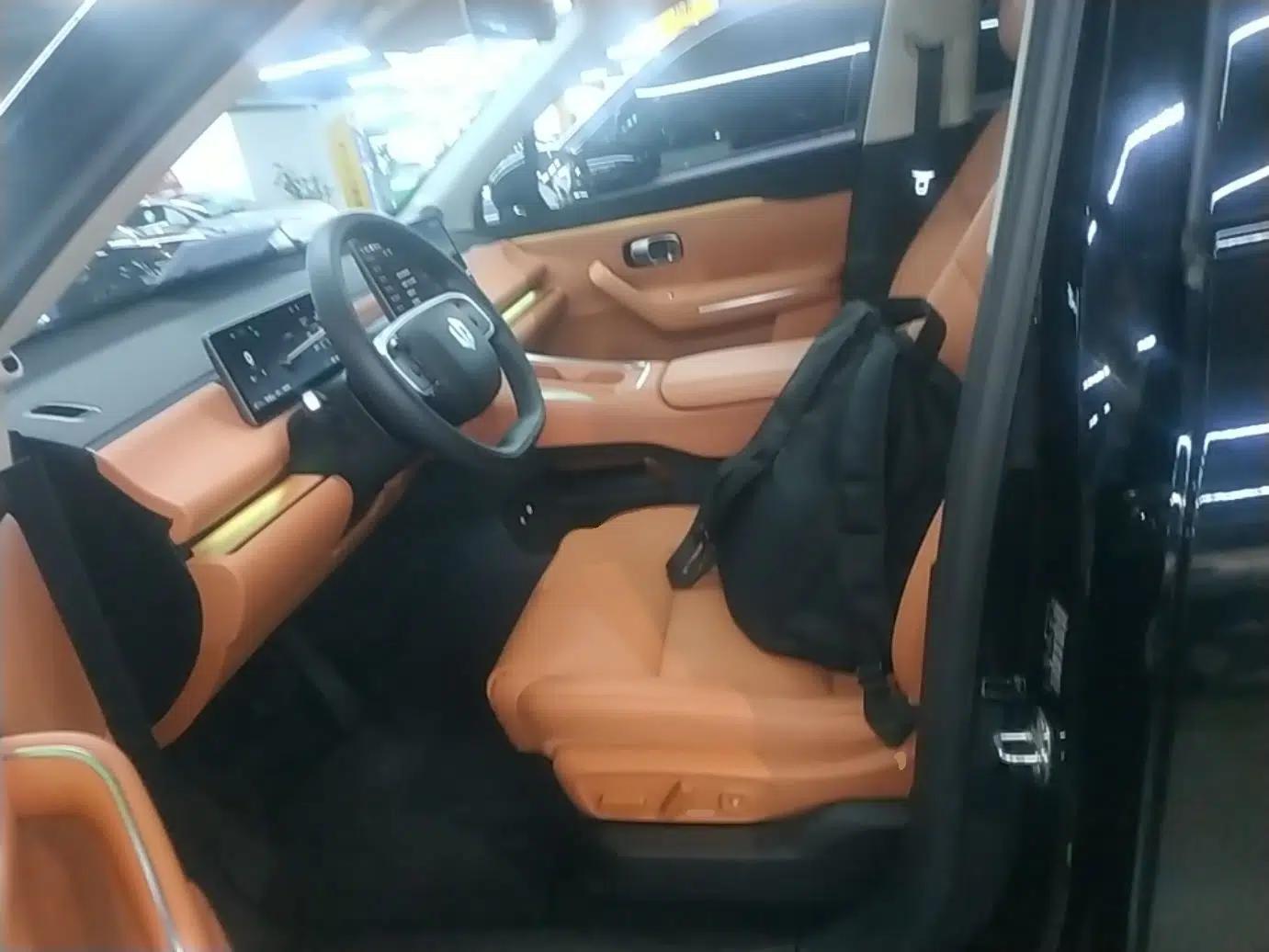 Leapmotor C16 2026 Extended-Range 280 LiDAR Zhizun Edition 6 Seats — миниатюра 17