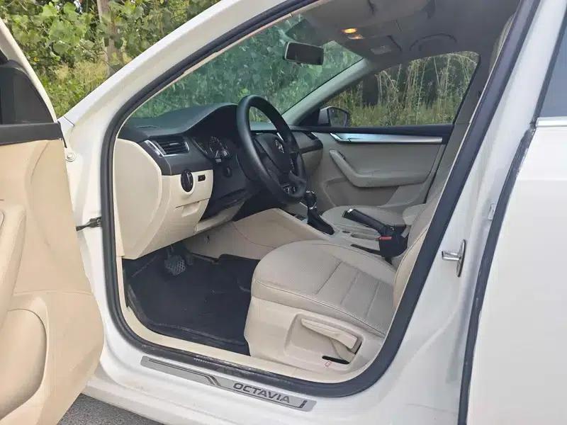 Octavia 2015 1.6L Automatic Elegance Edition — миниатюра 13
