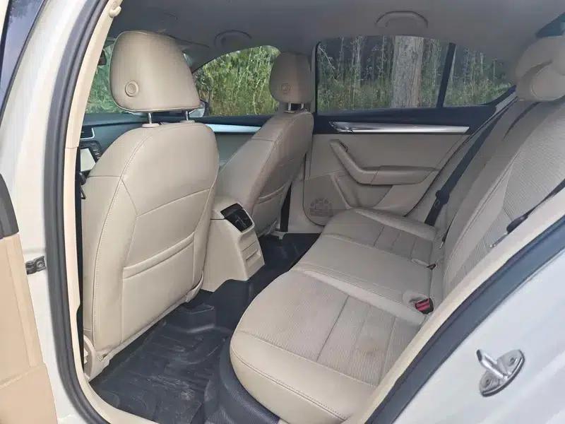 Octavia 2015 1.6L Automatic Elegance Edition — миниатюра 14