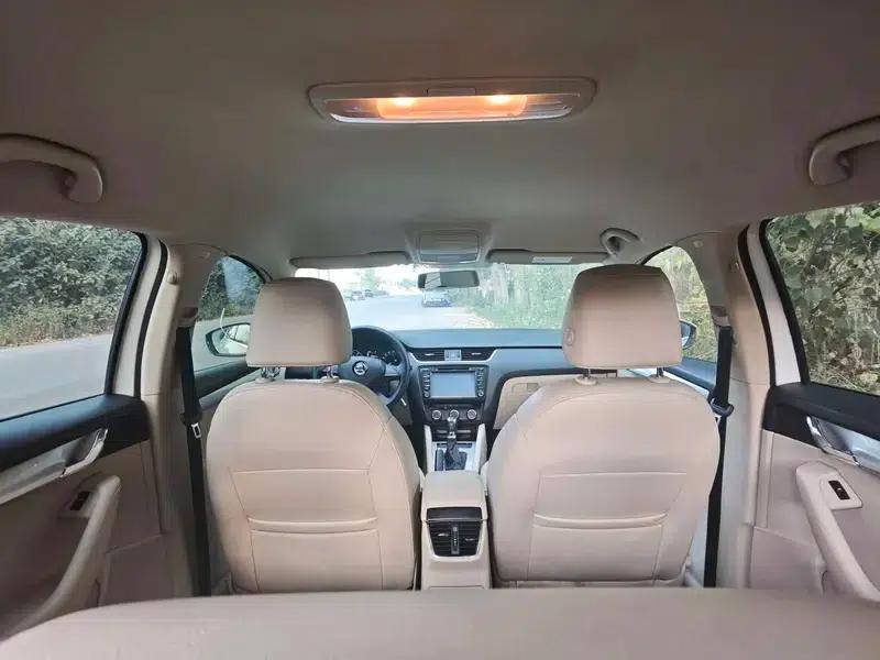 Octavia 2015 1.6L Automatic Elegance Edition — миниатюра 18