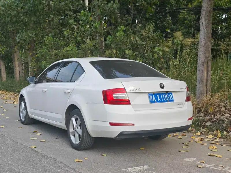 Octavia 2015 1.6L Automatic Elegance Edition — миниатюра 4