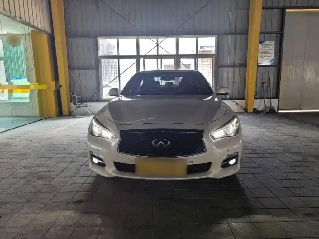 Infiniti Q50L 2016 2.0T Entry-level Edition — миниатюра 3