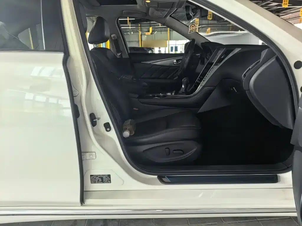 Infiniti Q50L 2016 2.0T Entry-level Edition — миниатюра 25