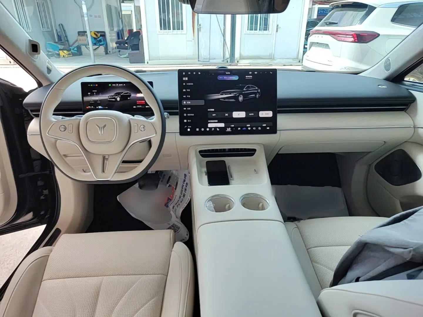 VOYAH Lantu Chiguang L 2026 Four-Wheel-Drive Ultra — миниатюра 12
