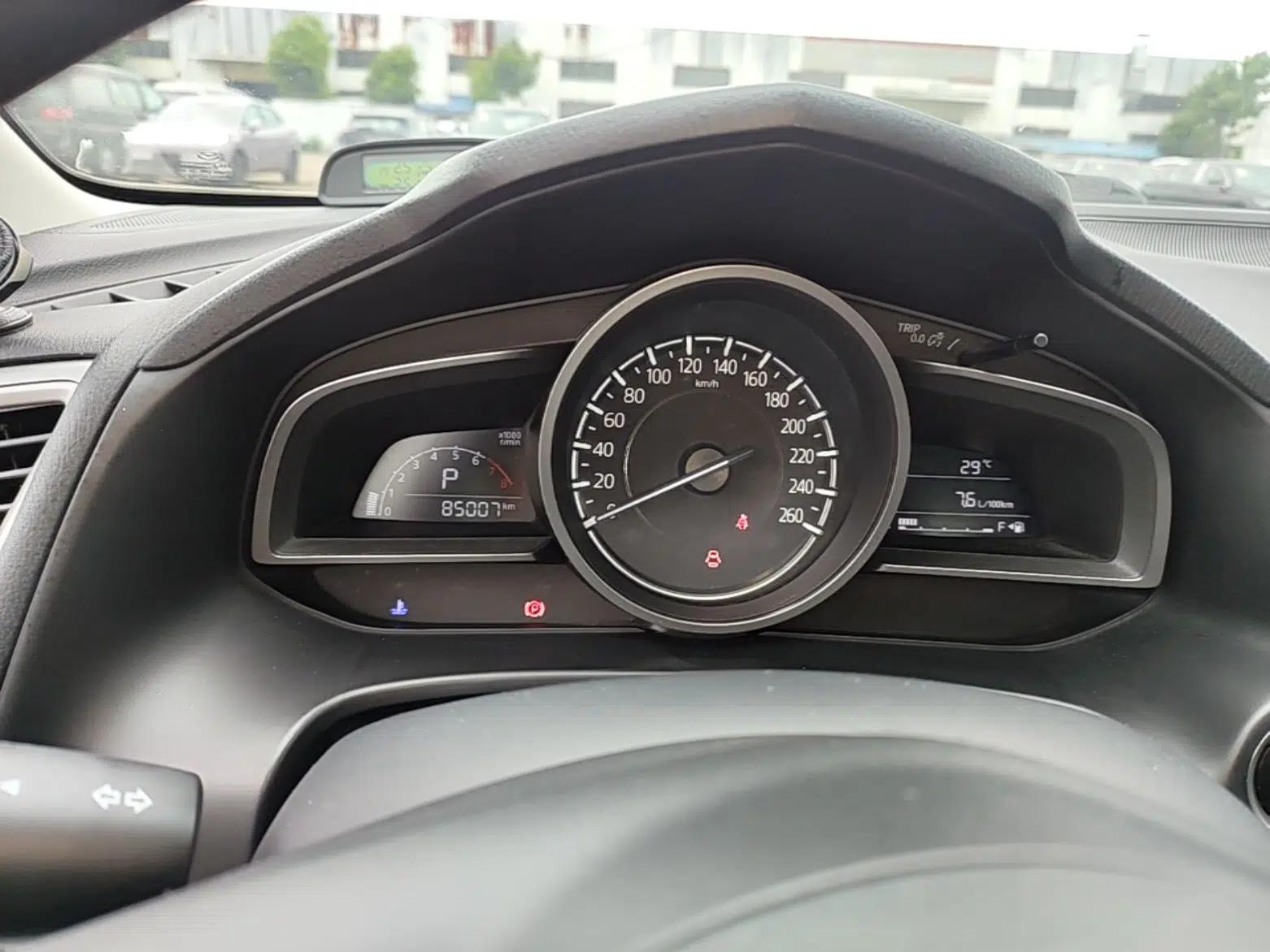 Mazda 3 Axela 2017 Sedan 1.5L Automatic Luxury Model Emission Standard China V — миниатюра 19