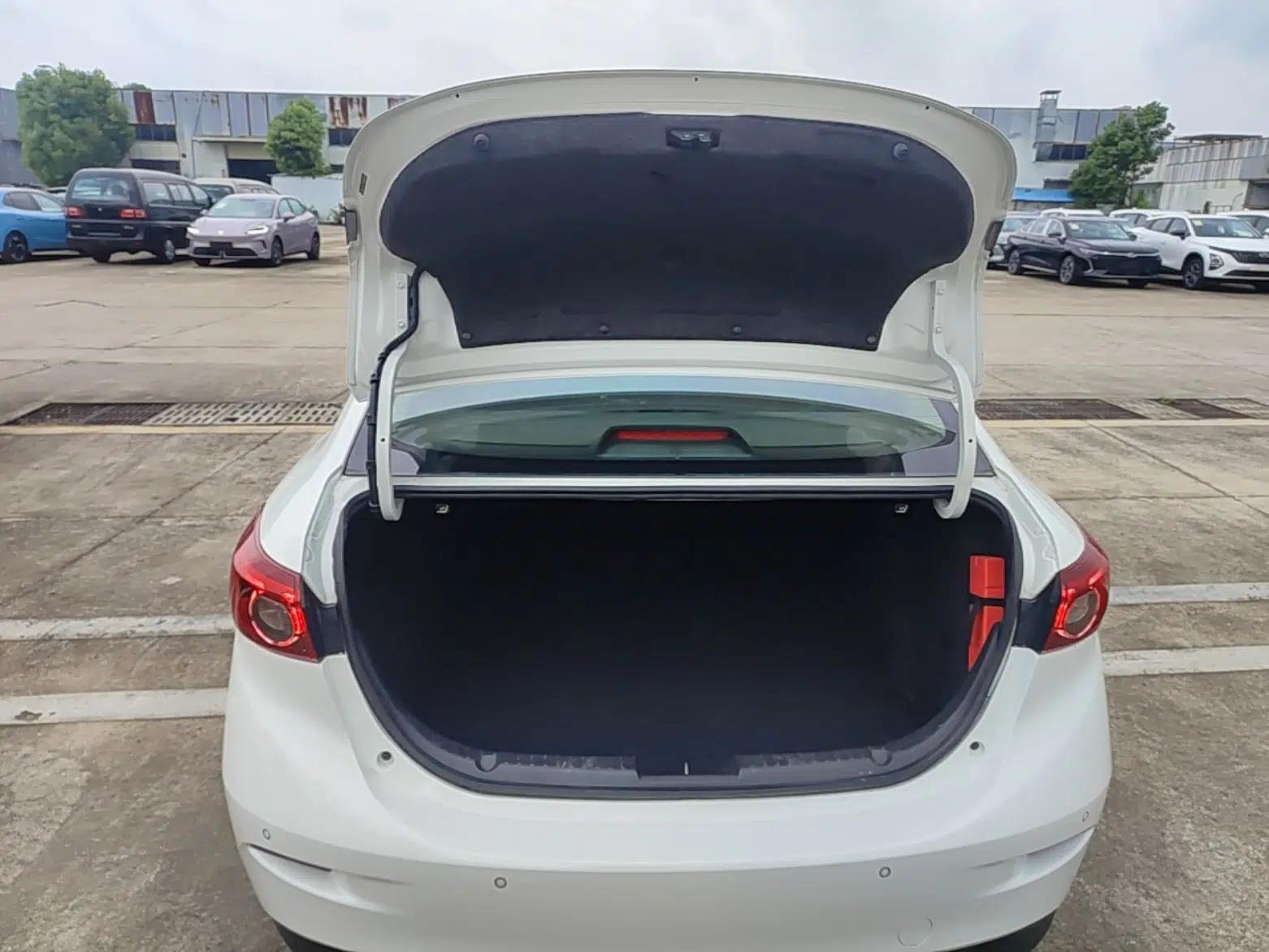 Mazda 3 Axela 2017 Sedan 1.5L Automatic Luxury Model Emission Standard China V — миниатюра 27
