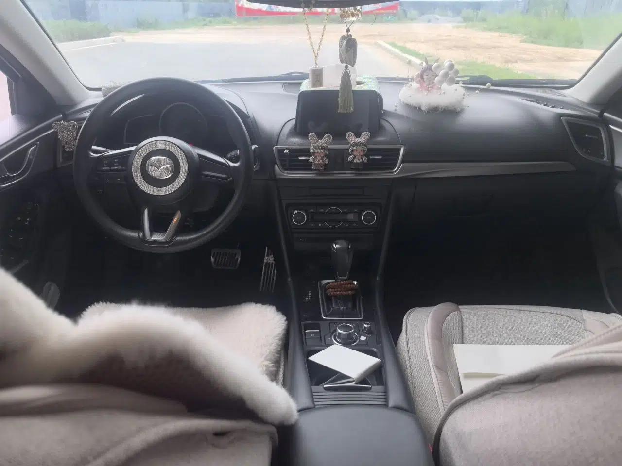 Mazda 3 Axela 2017 Hatchback 1.5L Automatic Luxury Model Emission Standard China V — миниатюра 9