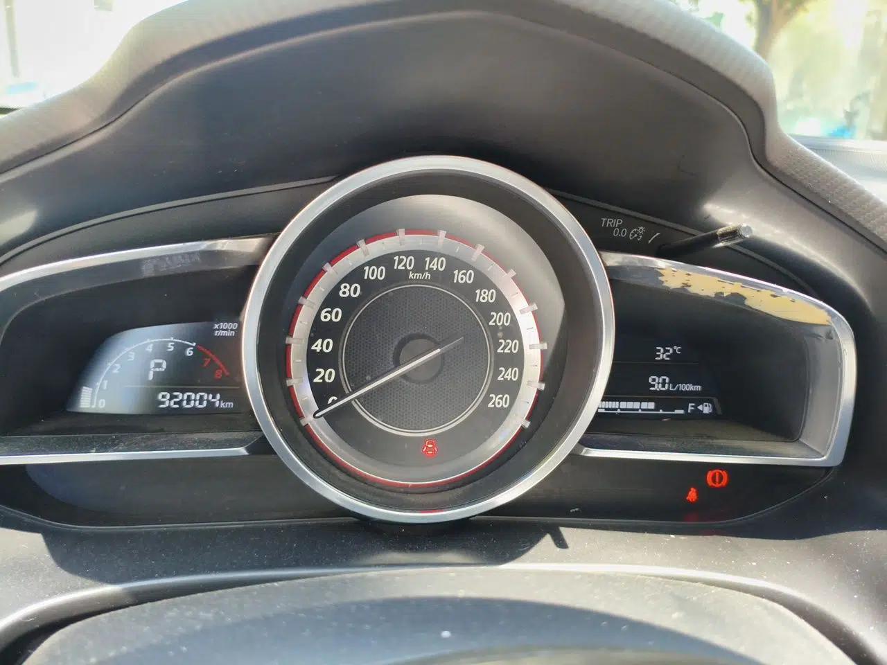 Mazda 3 Axela 2016 Sedan 1.5L Automatic Luxury Model — миниатюра 11