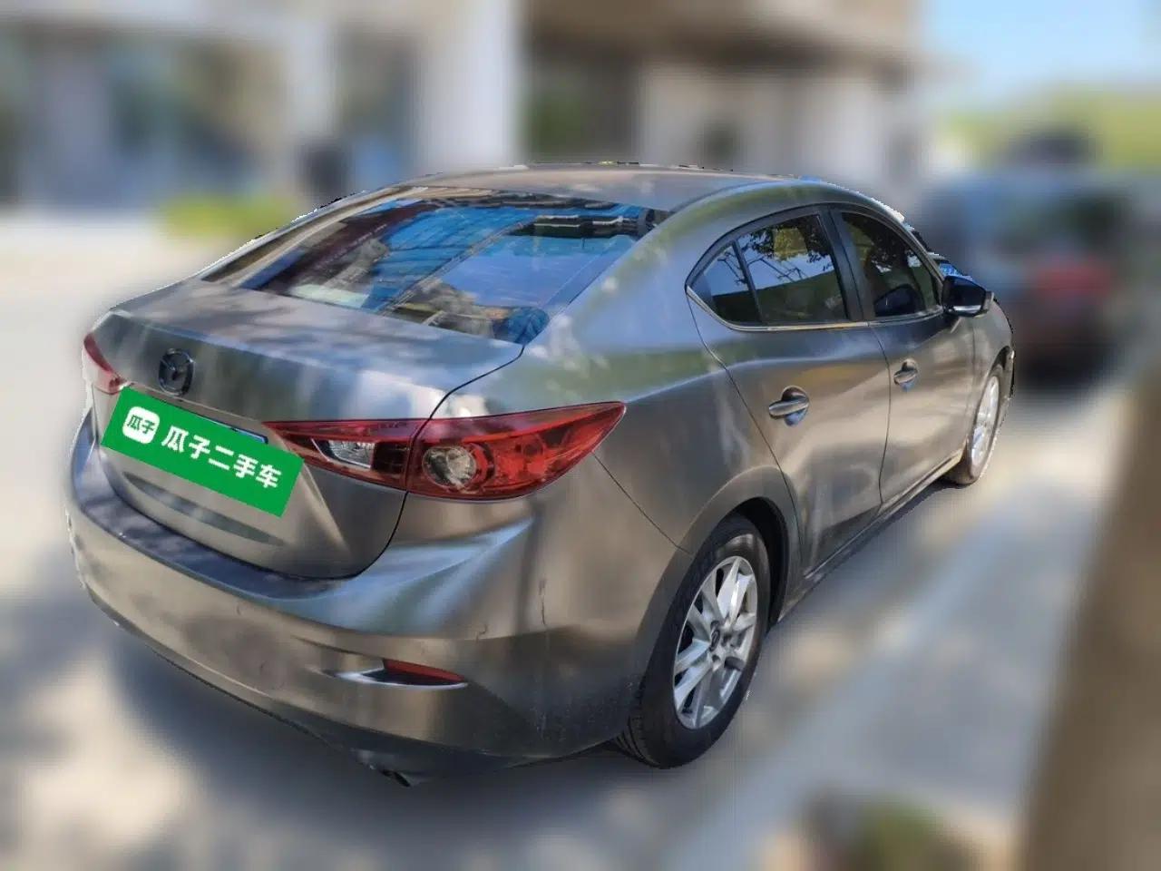 Mazda 3 Axela 2016 Sedan 1.5L Automatic Luxury Model — миниатюра 6