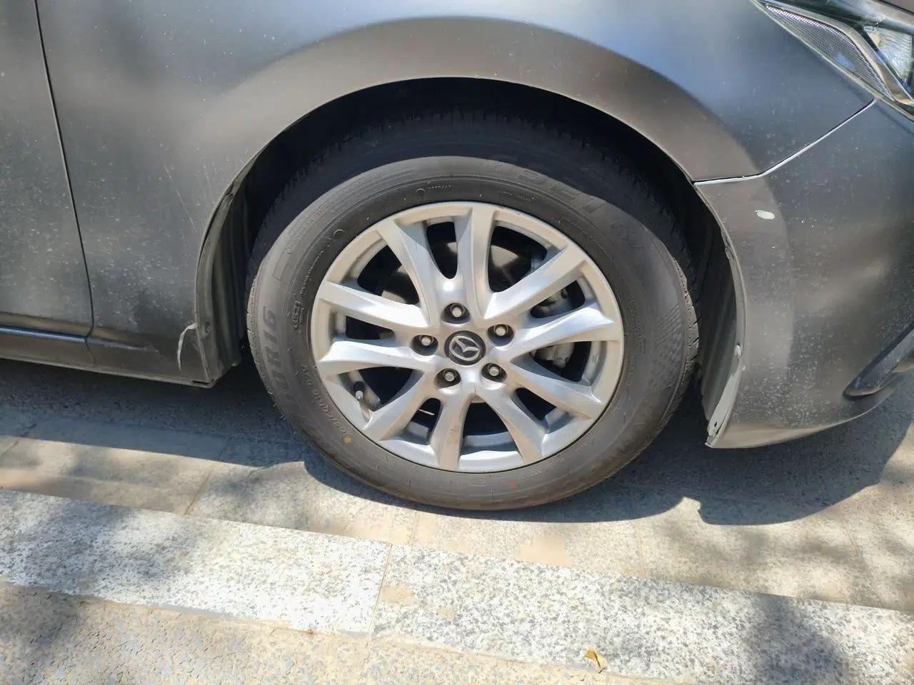 Mazda 3 Axela 2016 Sedan 1.5L Automatic Luxury Model — миниатюра 8