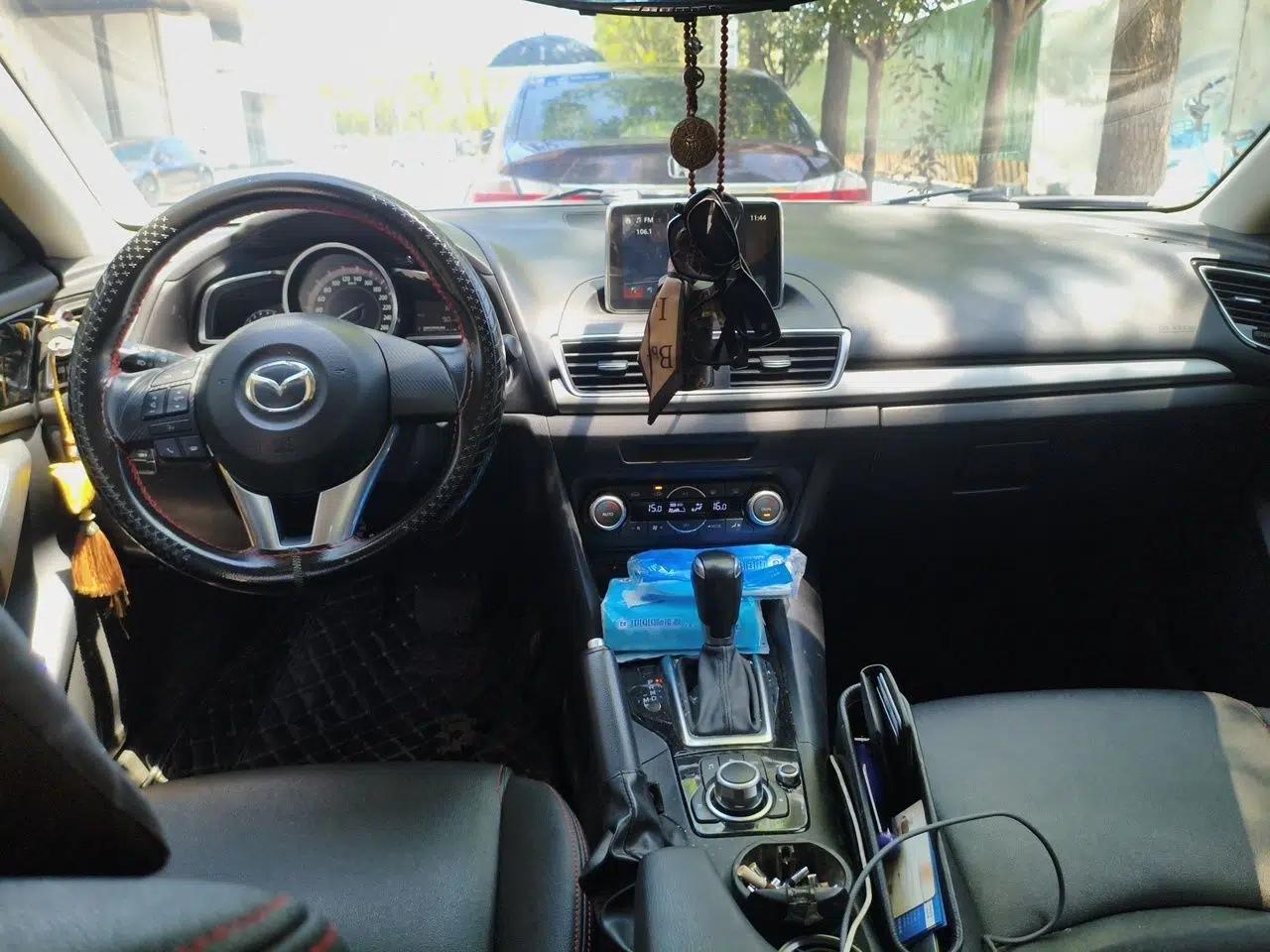 Mazda 3 Axela 2016 Sedan 1.5L Automatic Luxury Model — миниатюра 9