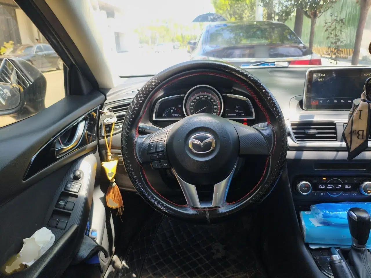 Mazda 3 Axela 2016 Sedan 1.5L Automatic Luxury Model — миниатюра 10