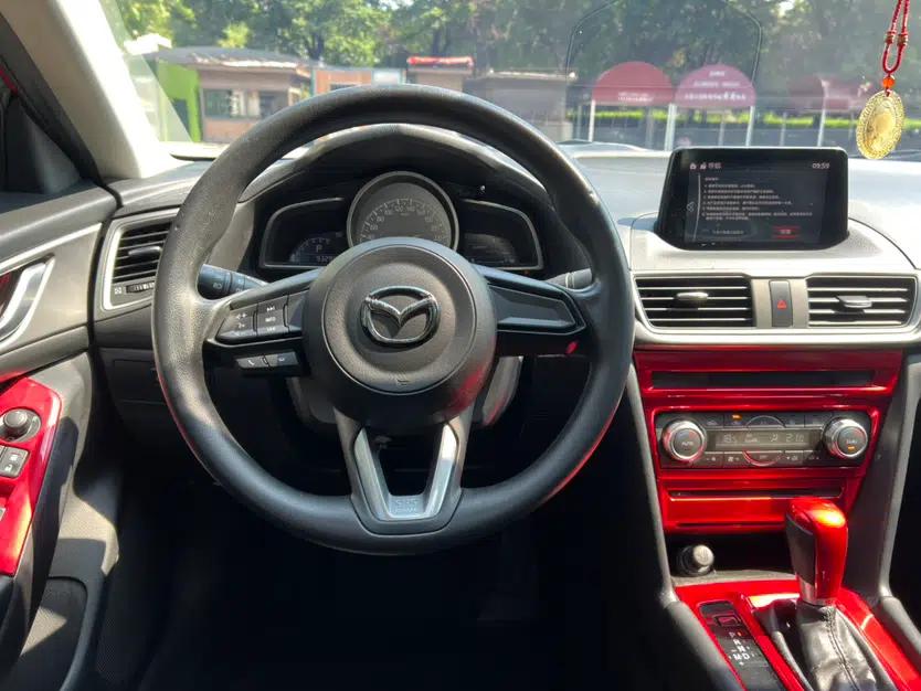 Mazda 3 Axela 2017 Sedan 1.5L Automatic Luxury Model Emission Standard China V — миниатюра 34