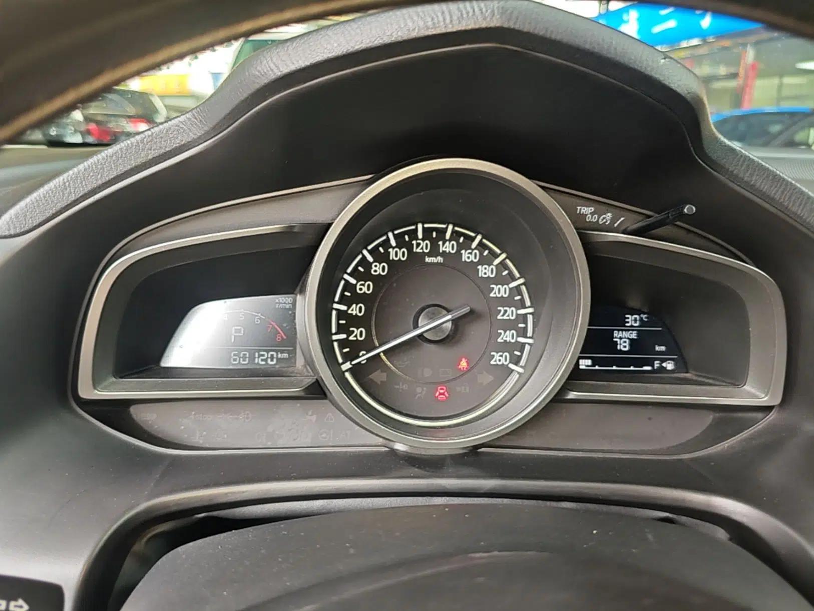 Mazda 3 Axela 2017 Sedan 1.5L Automatic Luxury Model Emission Standard China V — миниатюра 14