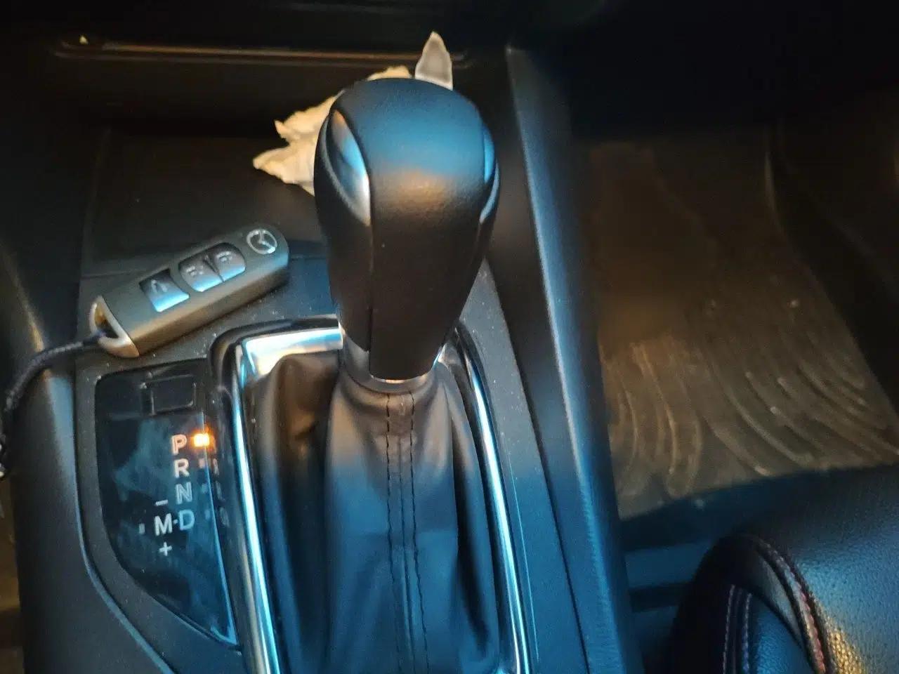 Mazda 3 Axela 2016 Sedan 1.5L Automatic Luxury Model — миниатюра 13