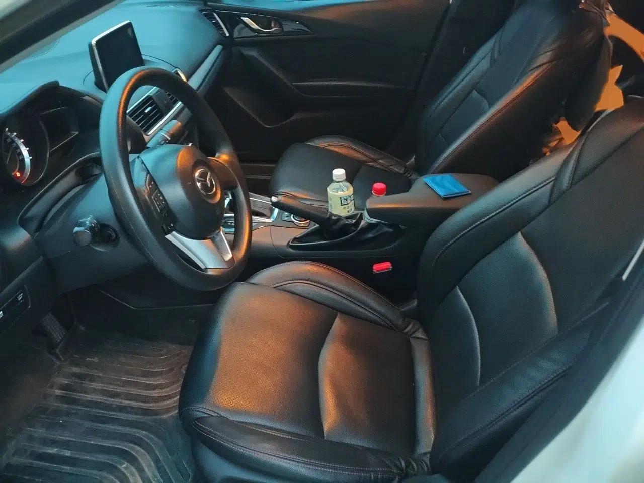 Mazda 3 Axela 2016 Sedan 1.5L Automatic Luxury Model — миниатюра 14