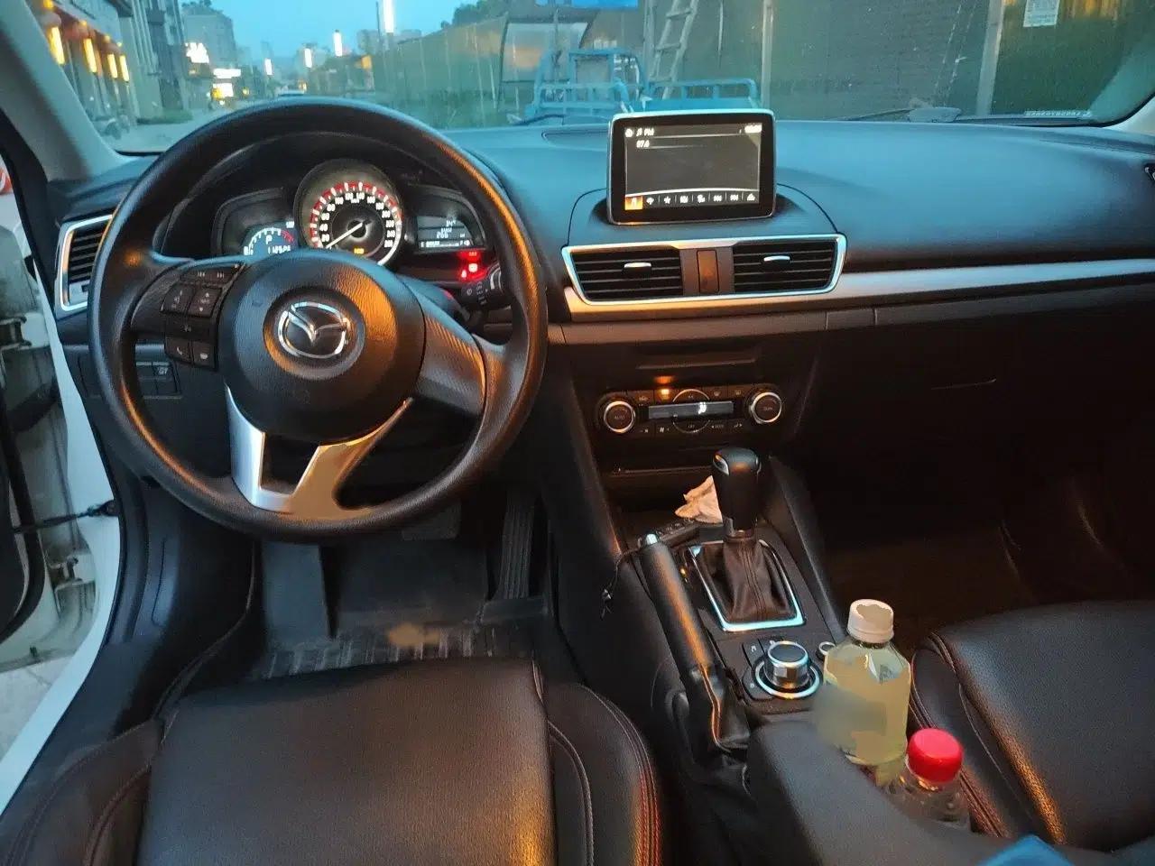 Mazda 3 Axela 2016 Sedan 1.5L Automatic Luxury Model — миниатюра 18