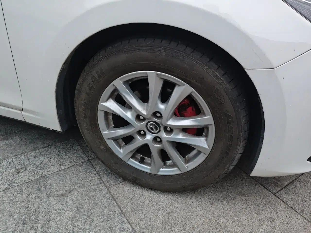 Mazda 3 Axela 2016 Sedan 1.5L Automatic Luxury Model — миниатюра 8