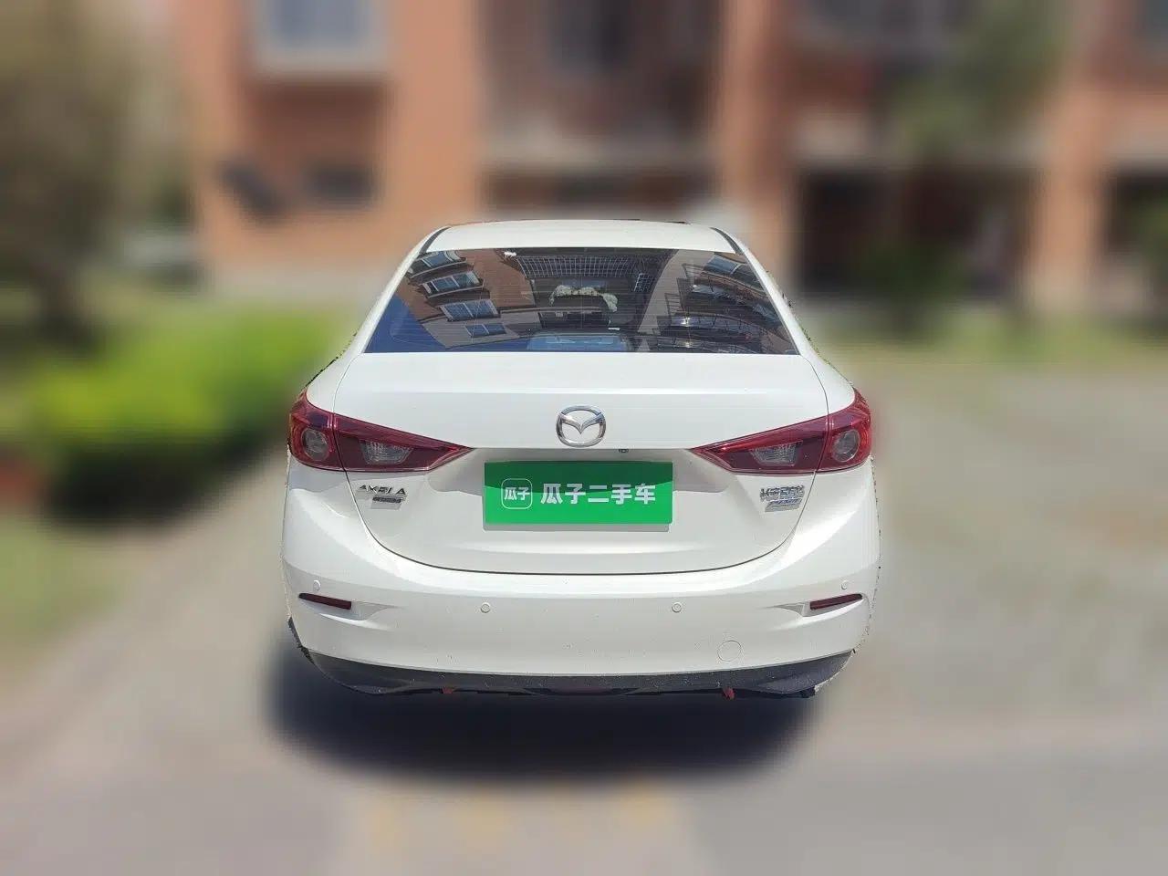 Mazda 3 Axela 2016 Sedan 1.5L Automatic Comfort Model — миниатюра 3