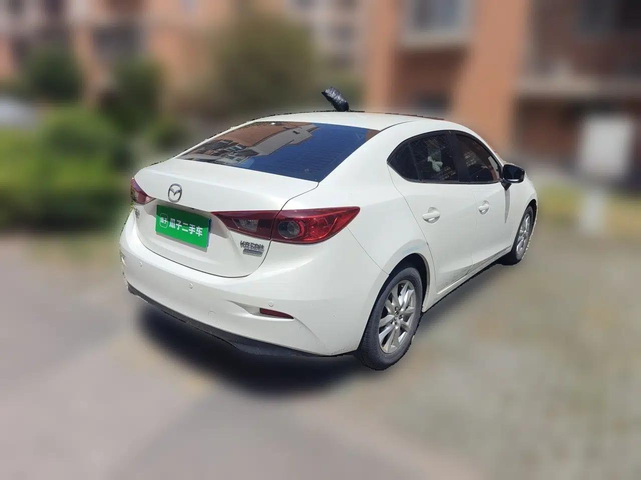 Mazda 3 Axela 2016 Sedan 1.5L Automatic Comfort Model — миниатюра 4